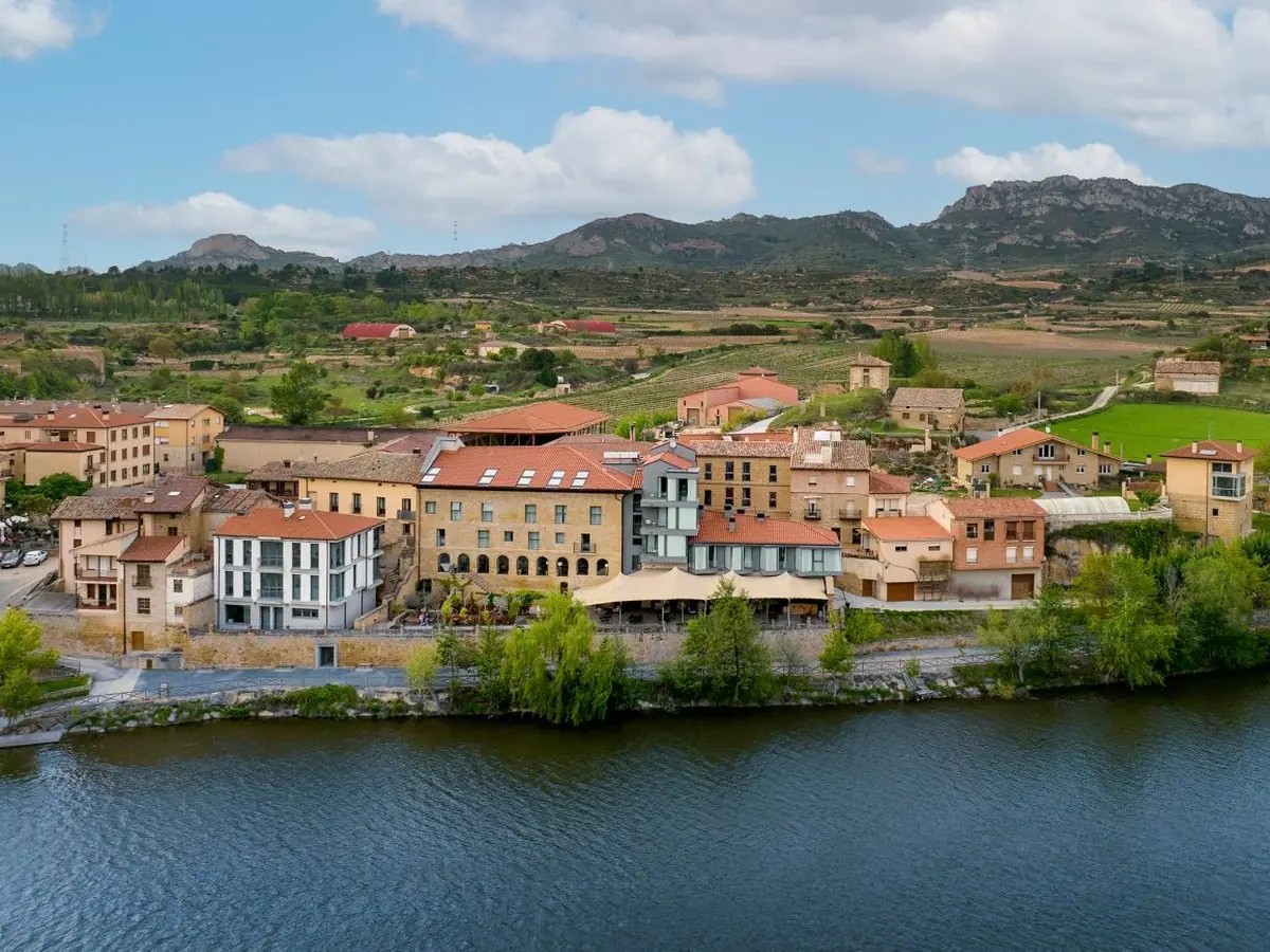 Vista aérea de Briñas a orillas del Ebro