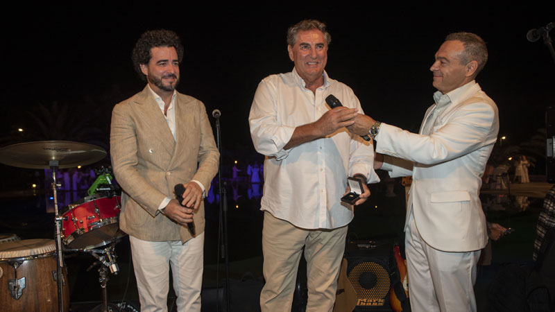 Entrega de la medalla de oro SEPES a Arturo Ruiz-Capillas