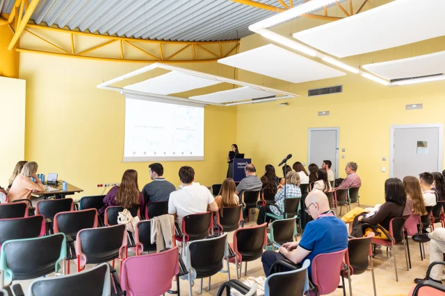 14 COMUNICACIONES ORALES-075
